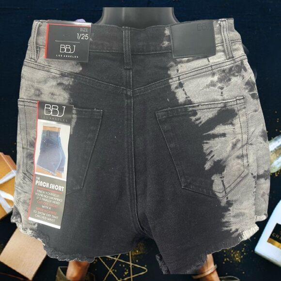 41. Dye Pinch Cut-Off Short with Deconstruction - Picture 3 of 10